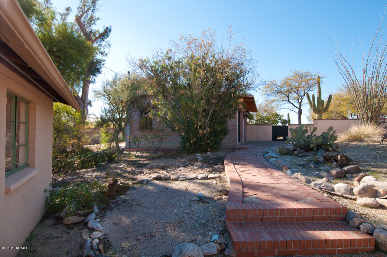4550 North Hacienda Del Sol Road Tucson, AZ 85718 - Photo 2 of 32