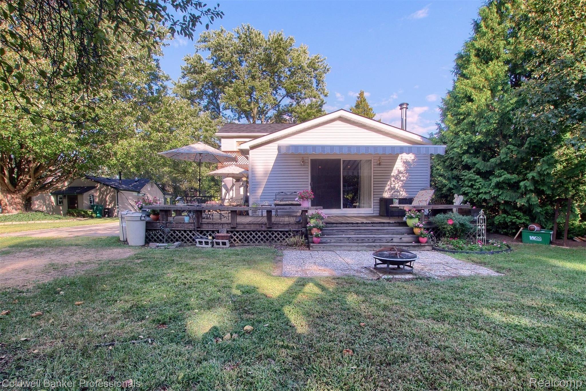 13646 Hoeft Road Belleville, MI 48111 - Photo 28 of 34 28-Rear-2nd-View.jpg