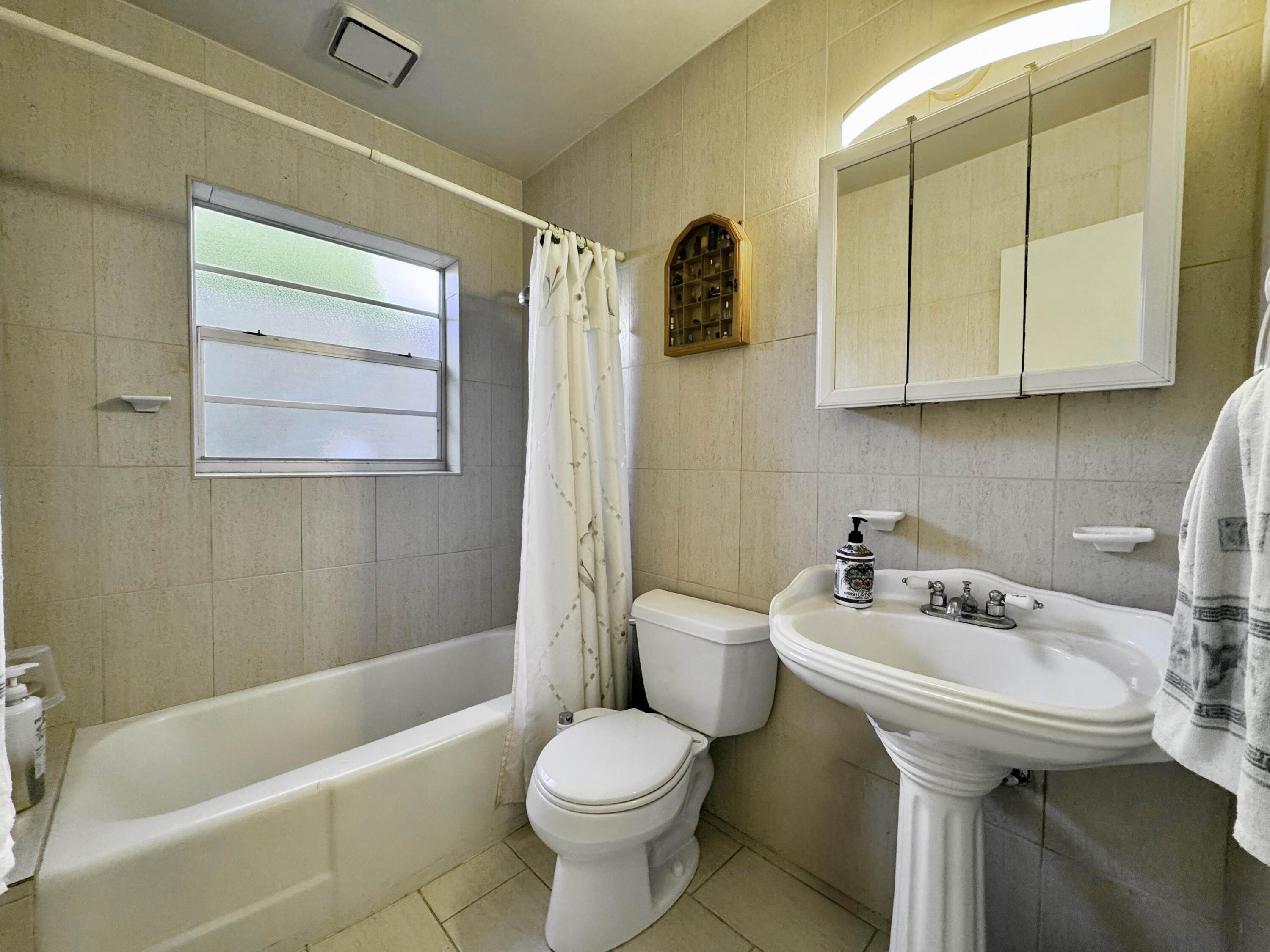 2802 Southwest 4th Street Boynton Beach, FL 33435 - Photo 25 of 42 a bathroom with a sink a toilet and bathtub