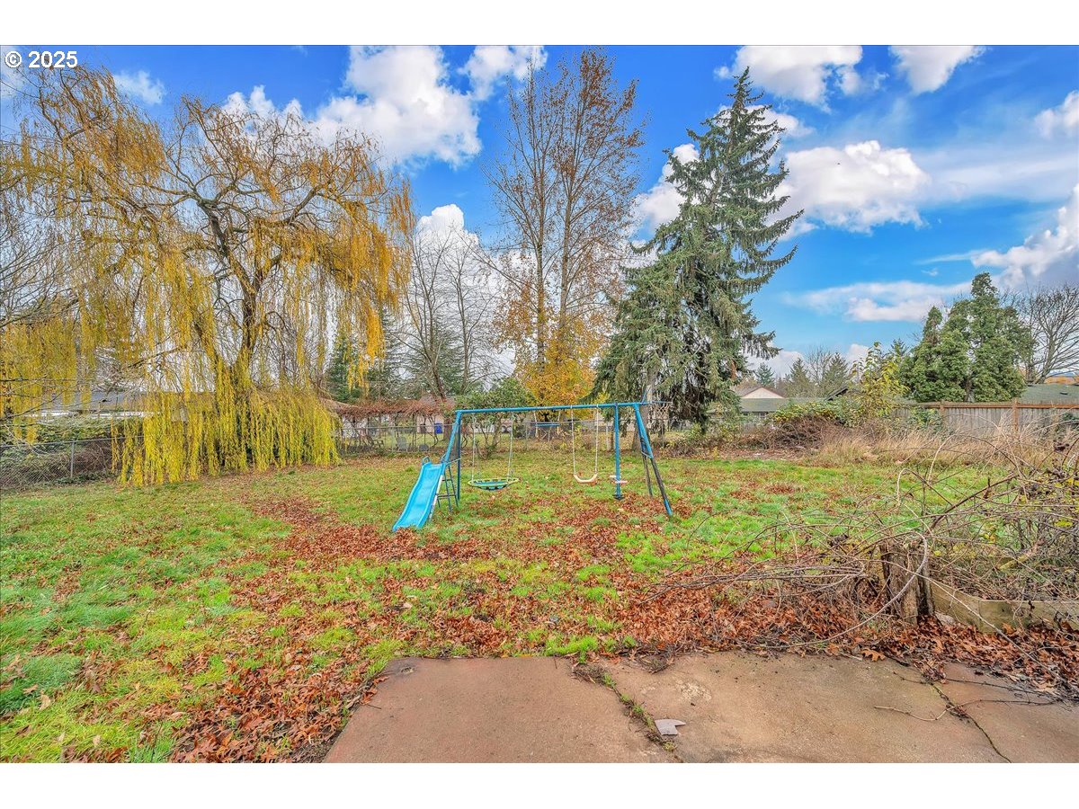 1550 Southeast 4th Street Gresham, OR 97080 - Photo 5 of 38