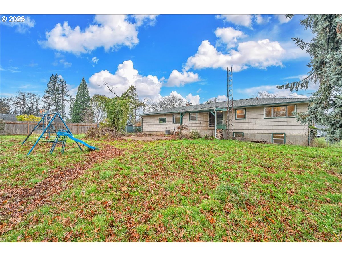 1550 Southeast 4th Street Gresham, OR 97080 - Photo 7 of 38