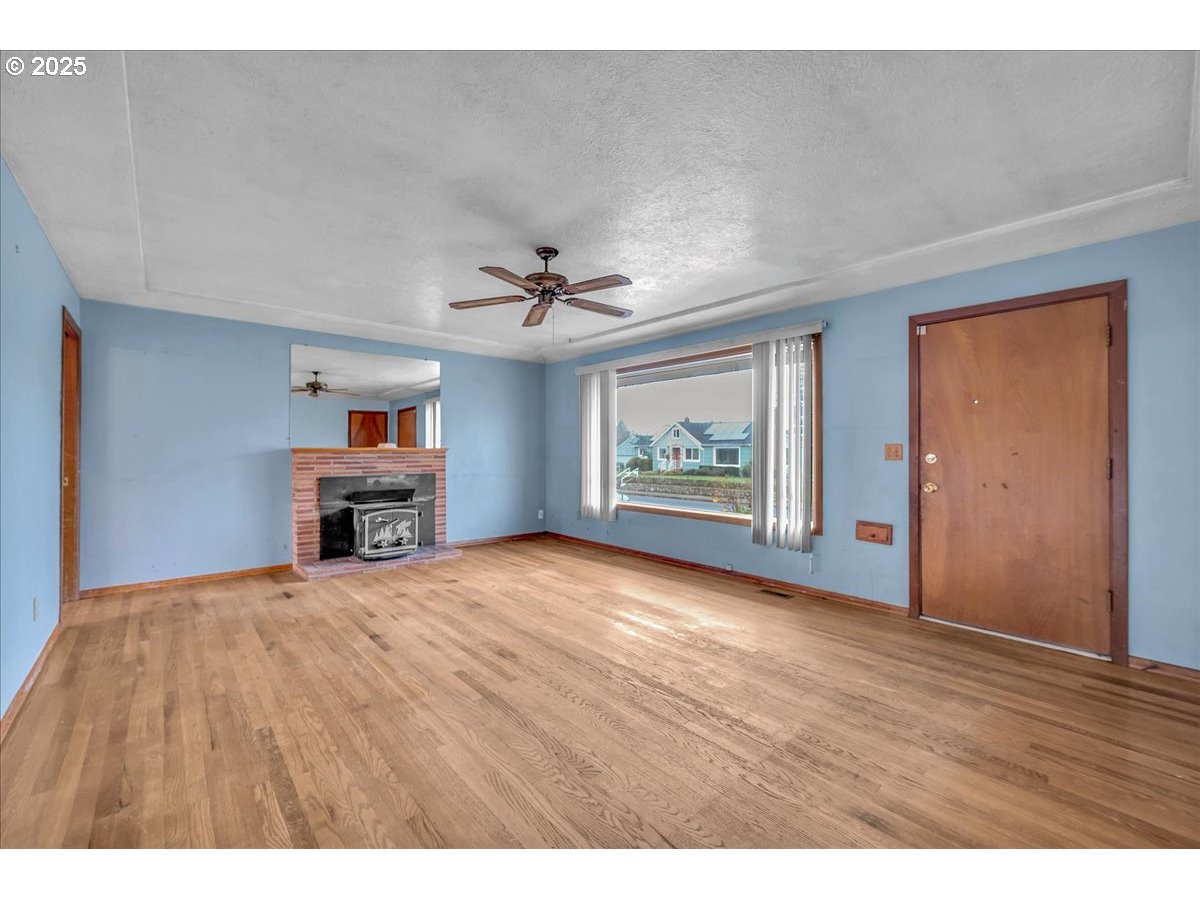 1550 Southeast 4th Street Gresham, OR 97080 - Photo 9 of 38