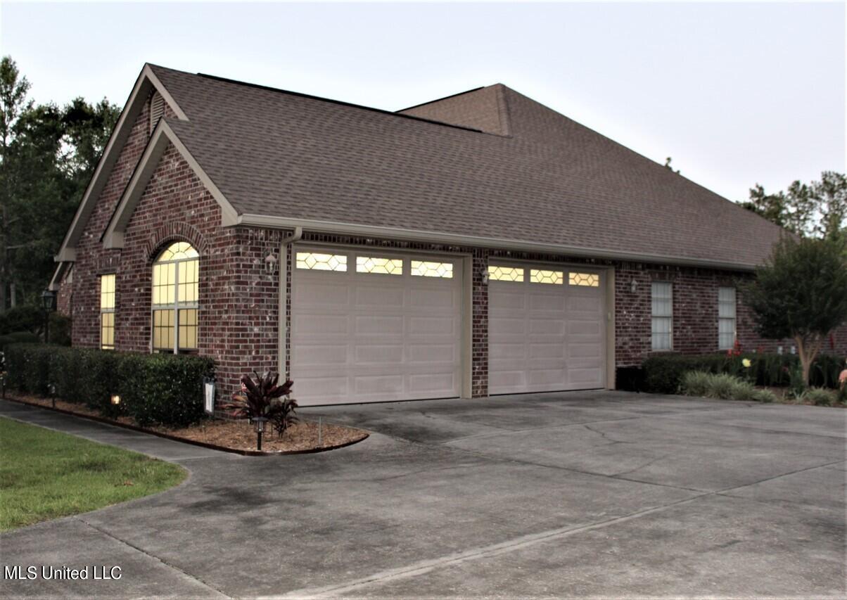 5518 Huckleberry Lane Moss Point, MS 39562 - Photo 9 of 56 6F691C90-6DB0-4853-89A9-E3EE15842297