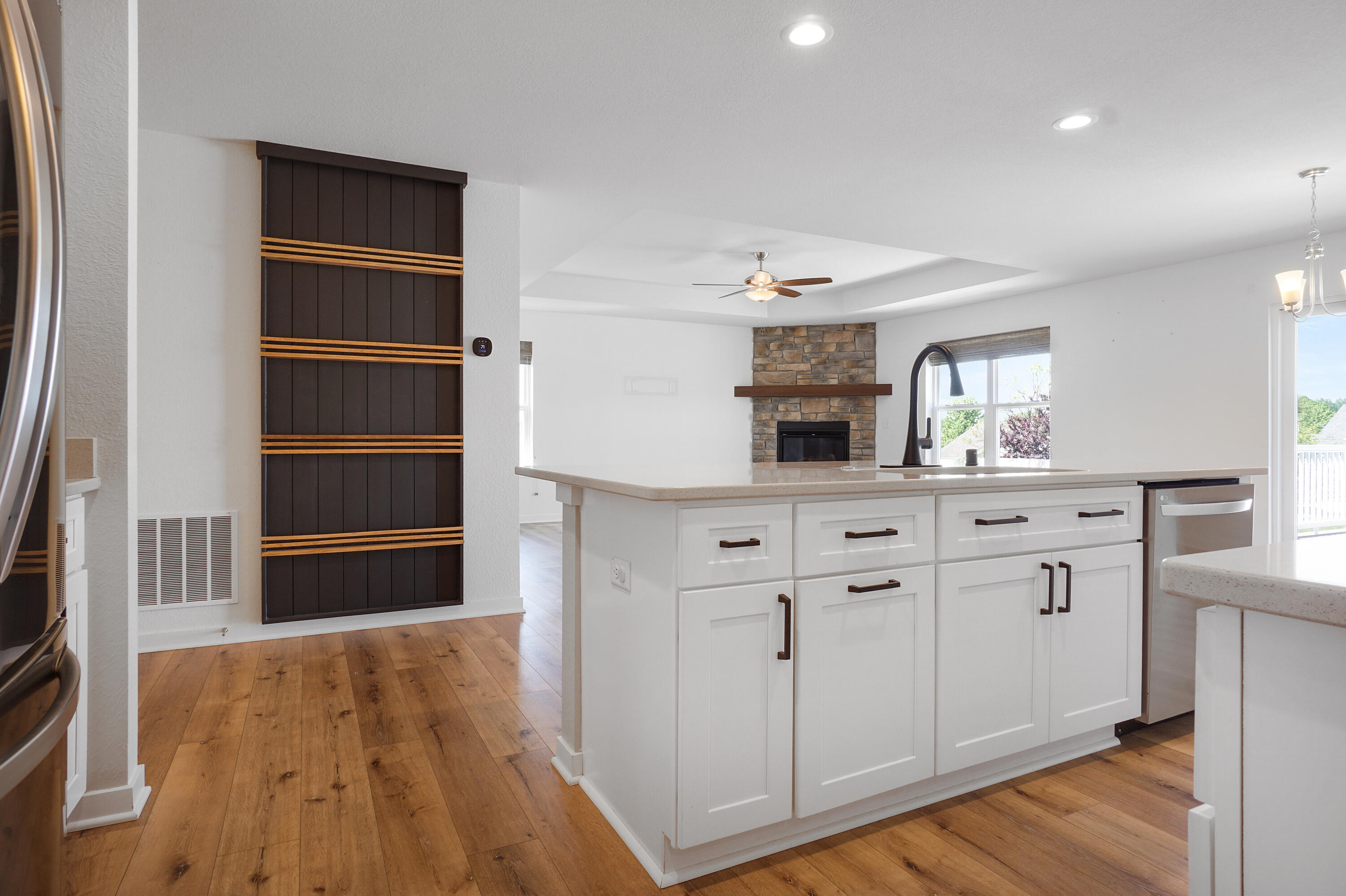 625 Mary Way Slinger, WI 53086 - Photo 8 of 34 Kitchen