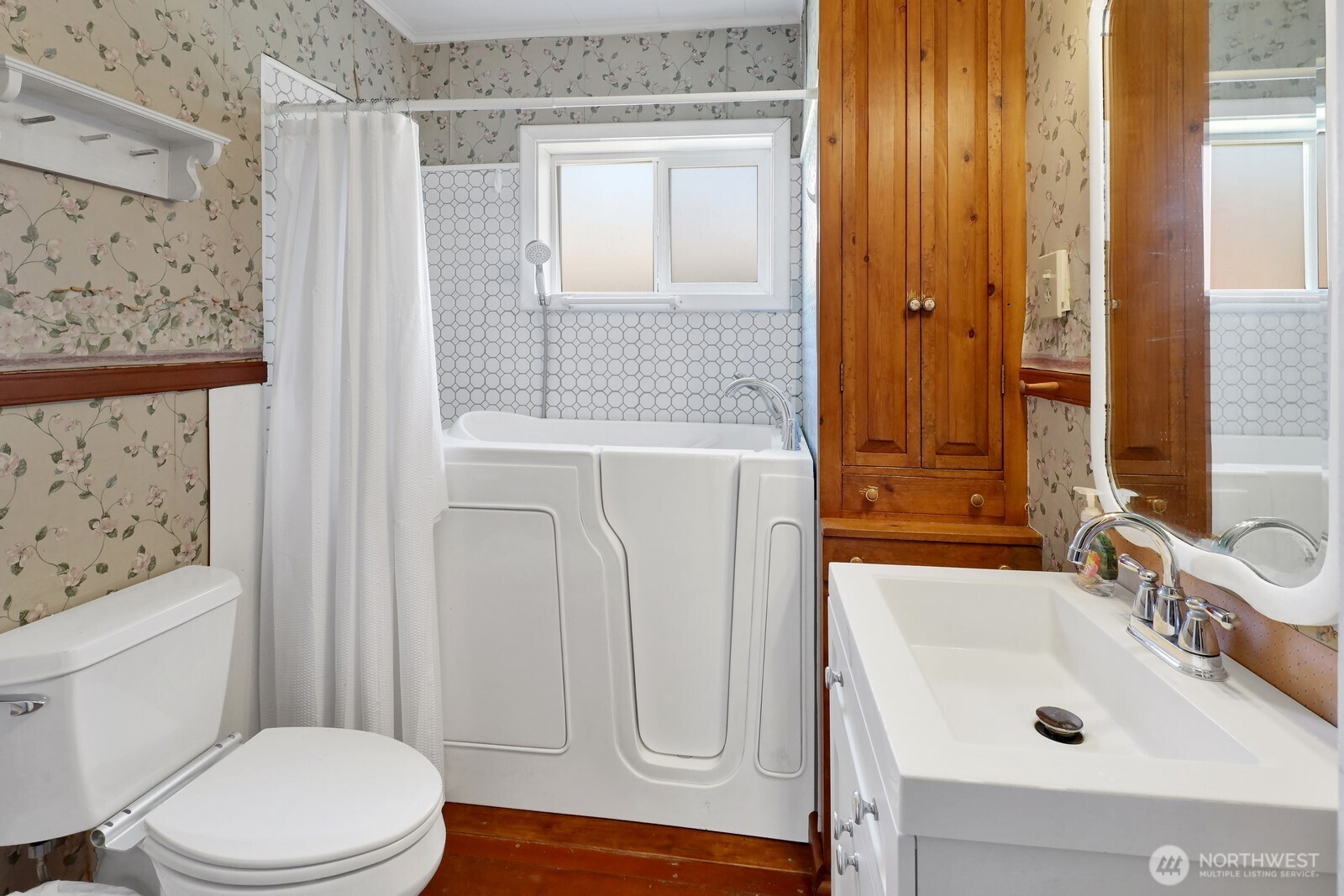 8172 Van Buren Road Everson, WA 98247 - Photo 16 of 33 a bathroom with a sink a toilet and shower
