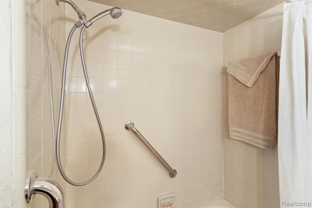 36057 Smithfield Road Farmington, MI 48335 - Photo 24 of 48