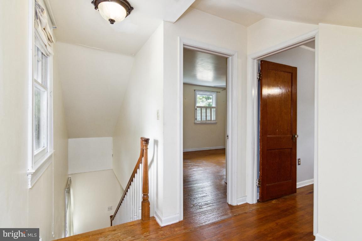 120 Lakeview Avenue Edgewater, MD 21037 - Photo 18 of 35 Hallway