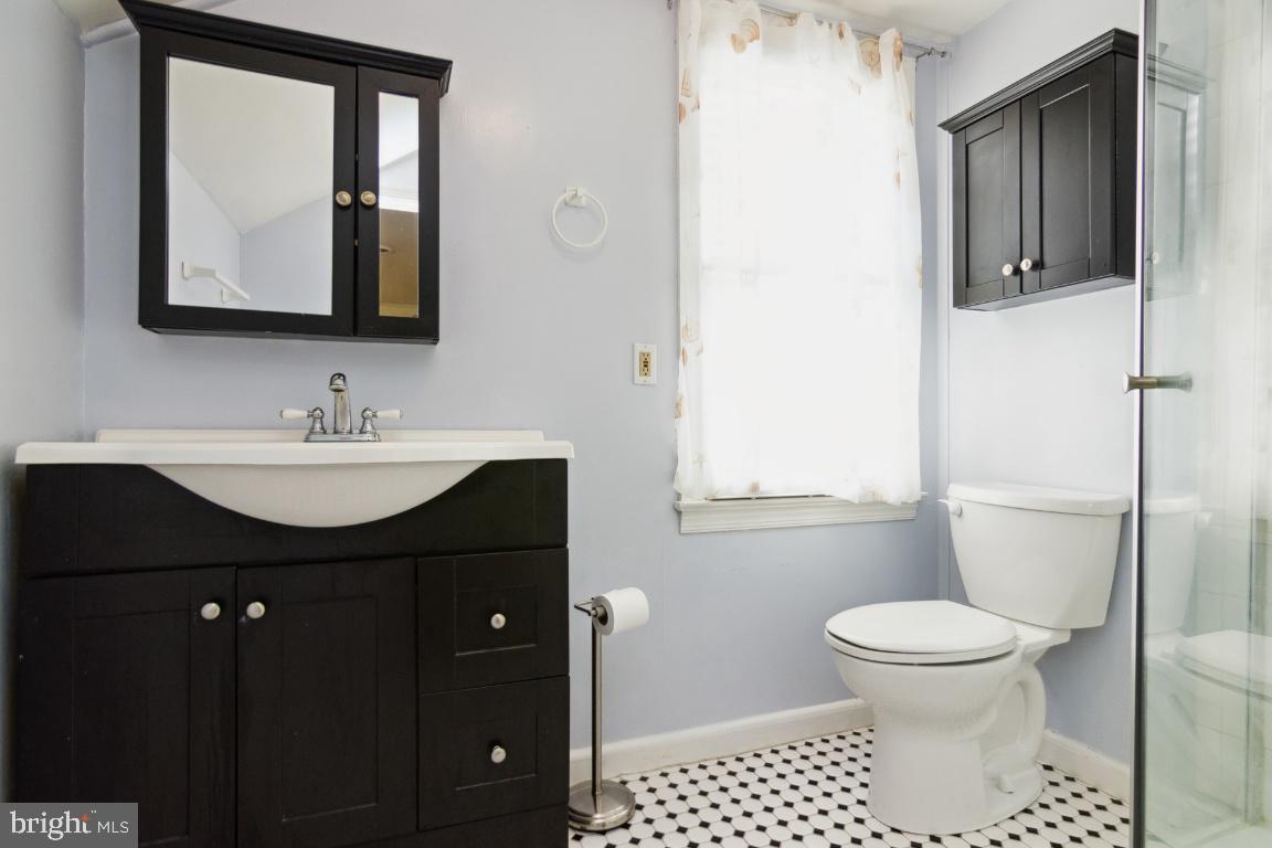 120 Lakeview Avenue Edgewater, MD 21037 - Photo 21 of 35 Bathroom 2nd Fl inside Bedroom