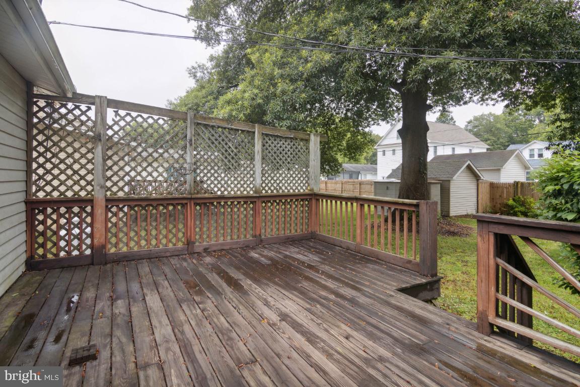 120 Lakeview Avenue Edgewater, MD 21037 - Photo 22 of 35 Deck