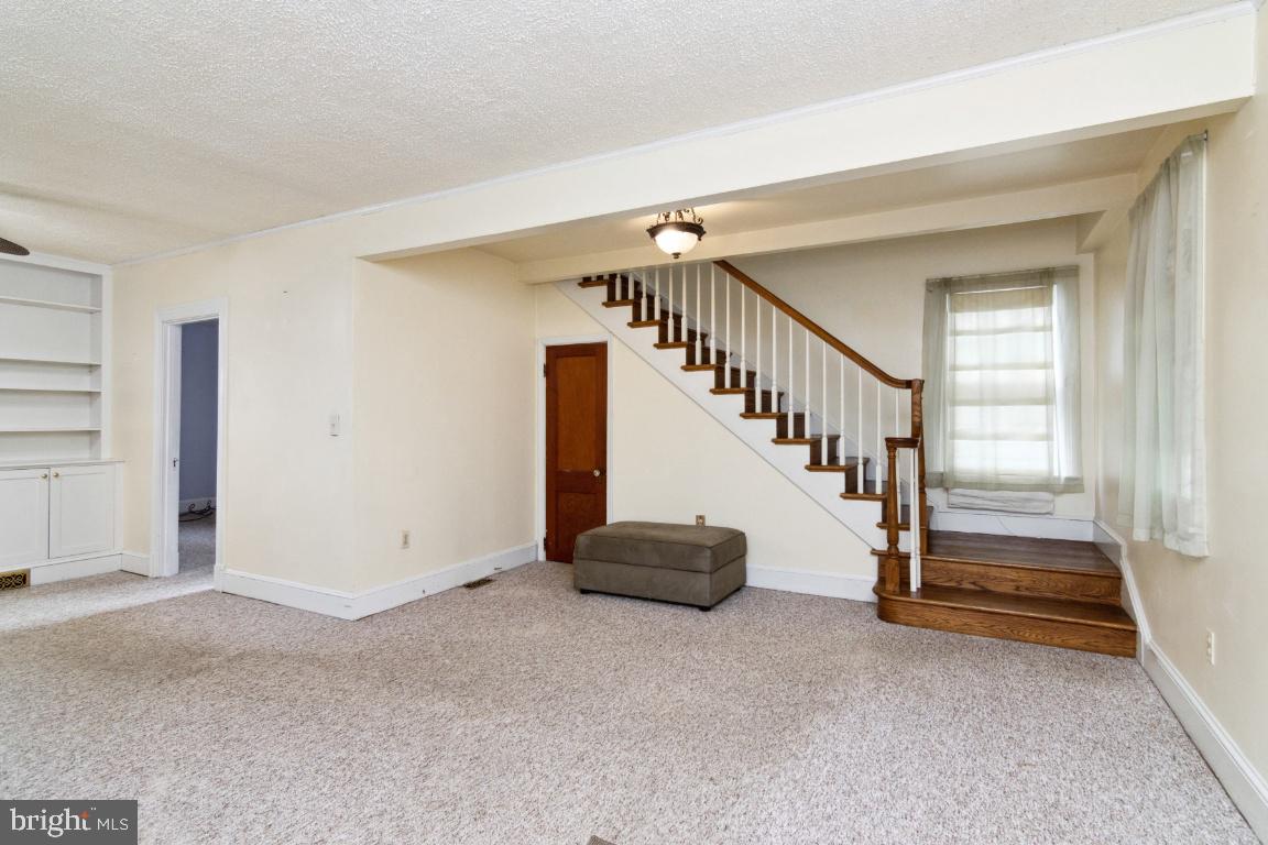 120 Lakeview Avenue Edgewater, MD 21037 - Photo 4 of 35 To the second level