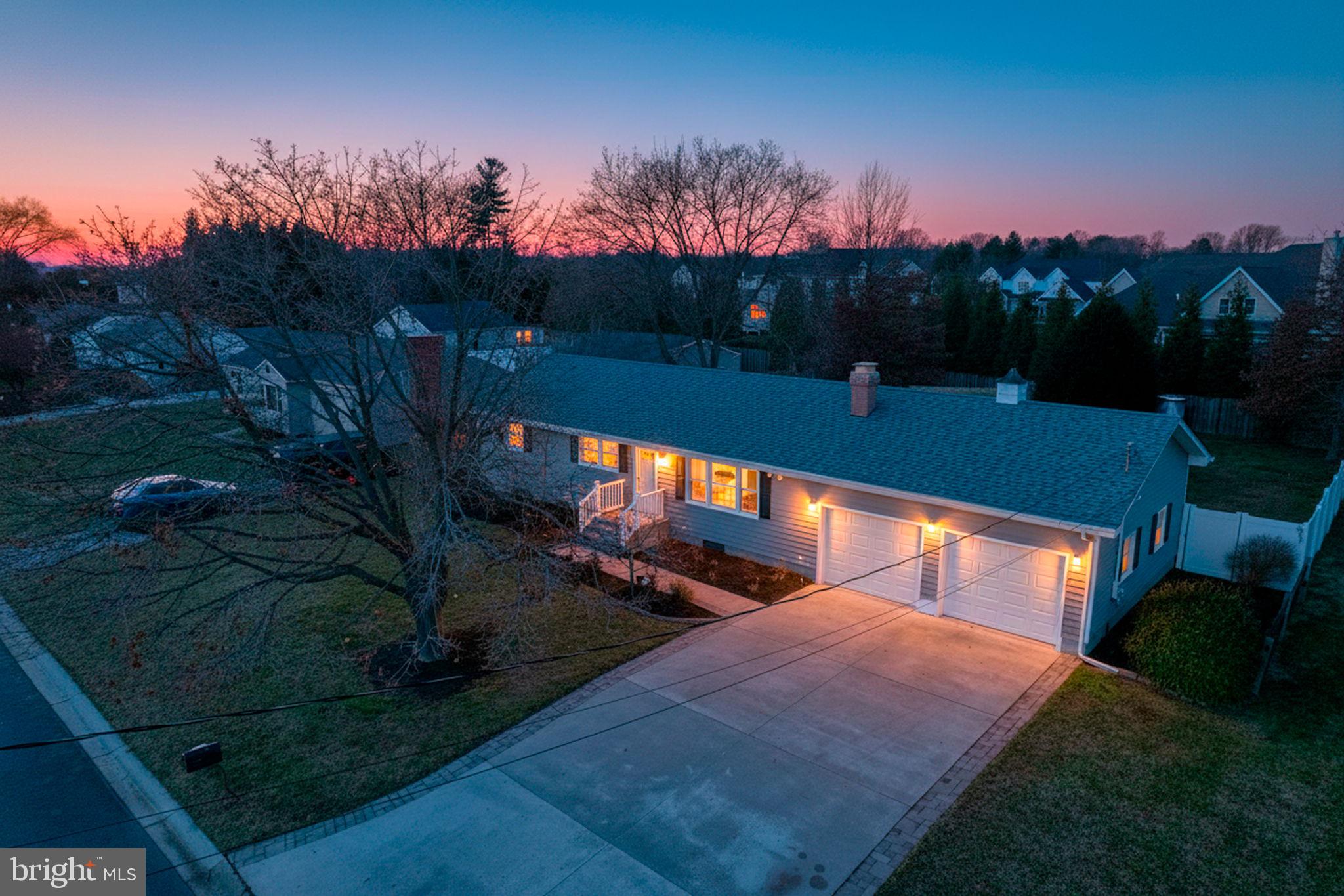 a view of a yard in front of house