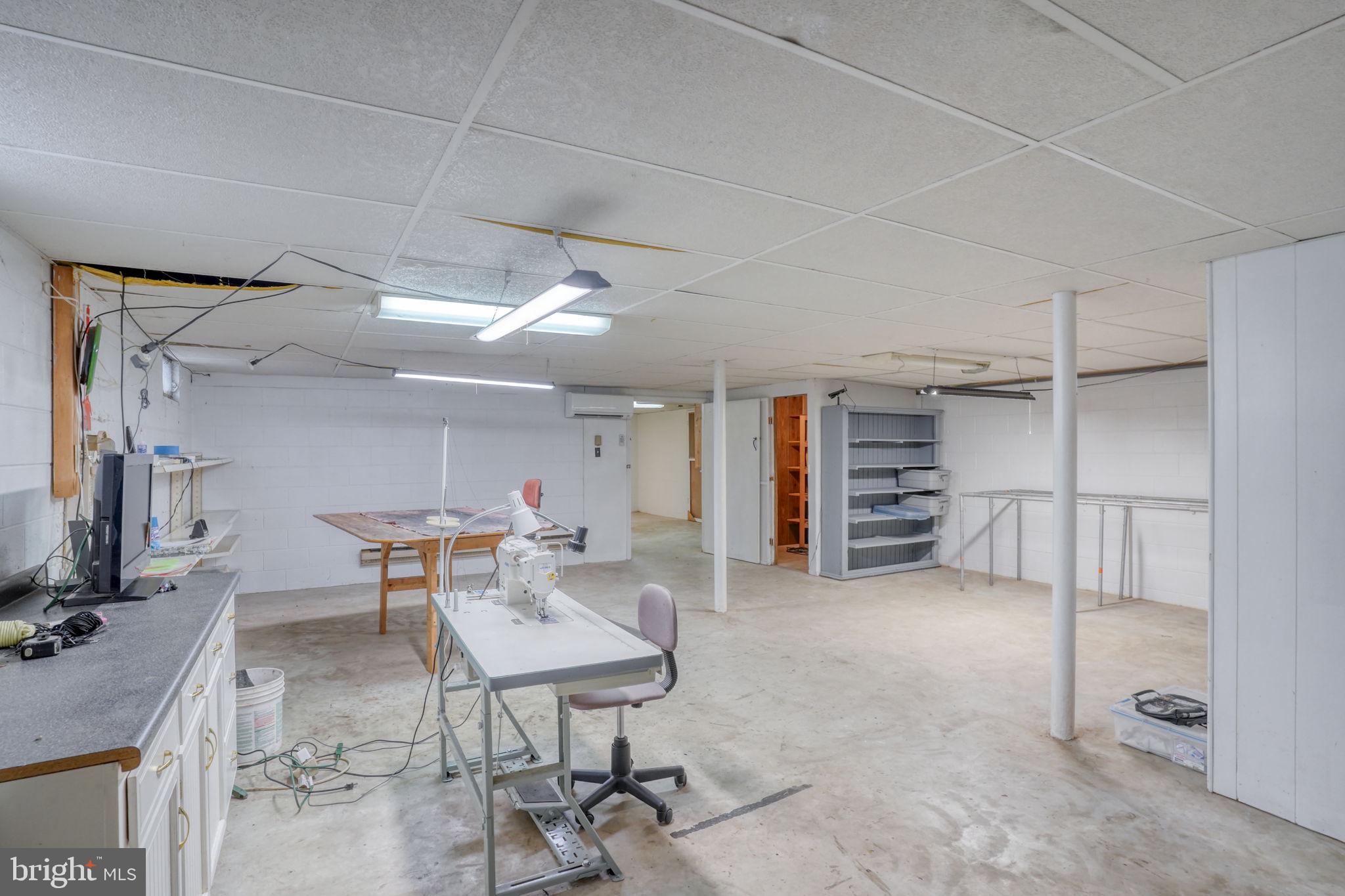 131 Rodric Terrace Dover, DE 19901 - Photo 30 of 45 a workspace with furniture and a table