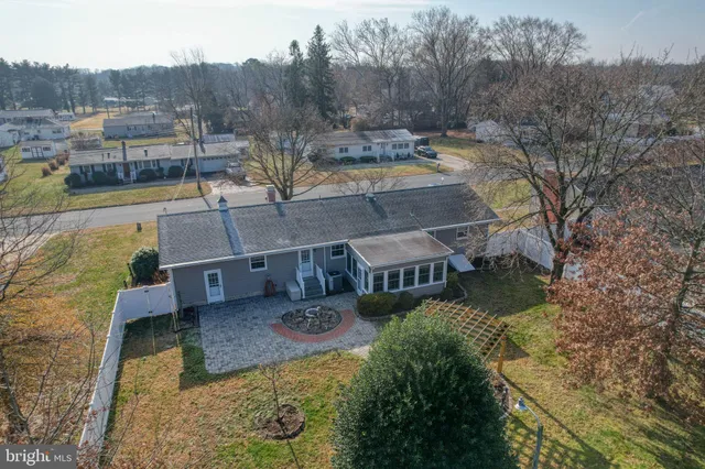 an aerial view of a house having yard