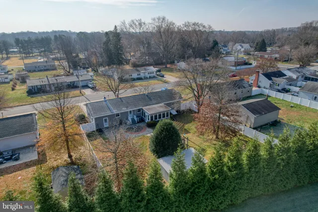 a view of a house with backyard and pool