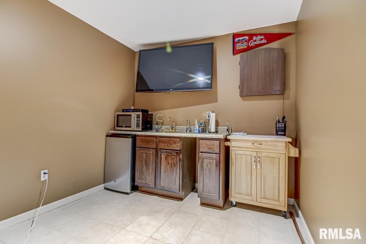 270 White Road Glenarm, IL 62536 - Photo 34 of 46 Gallery Image 34