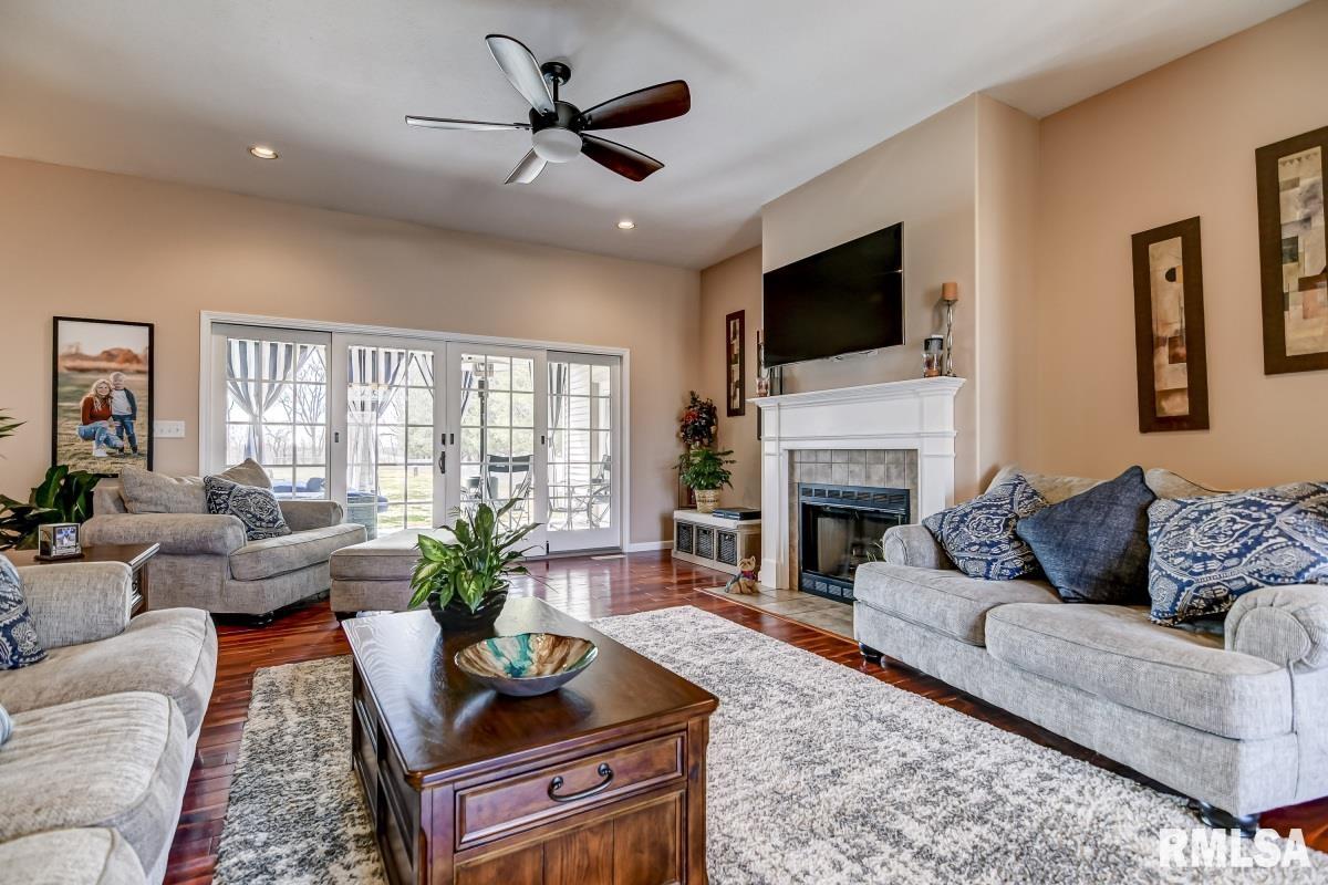 270 White Road Glenarm, IL 62536 - Photo 6 of 46 Gallery Image 6