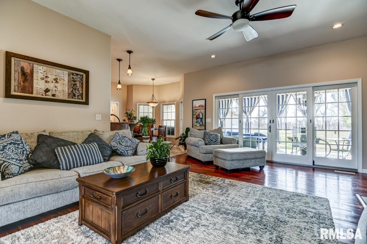 270 White Road Glenarm, IL 62536 - Photo 7 of 46 Gallery Image 7