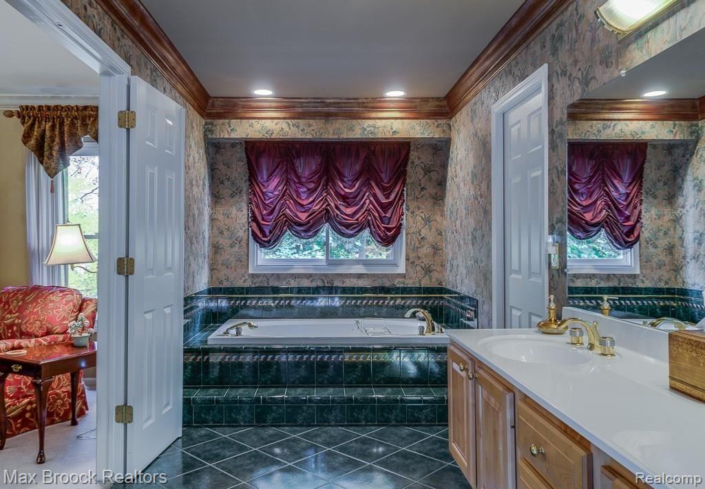 819 Rambling Drive Rochester Hills, MI 48307 - Photo 17 of 32