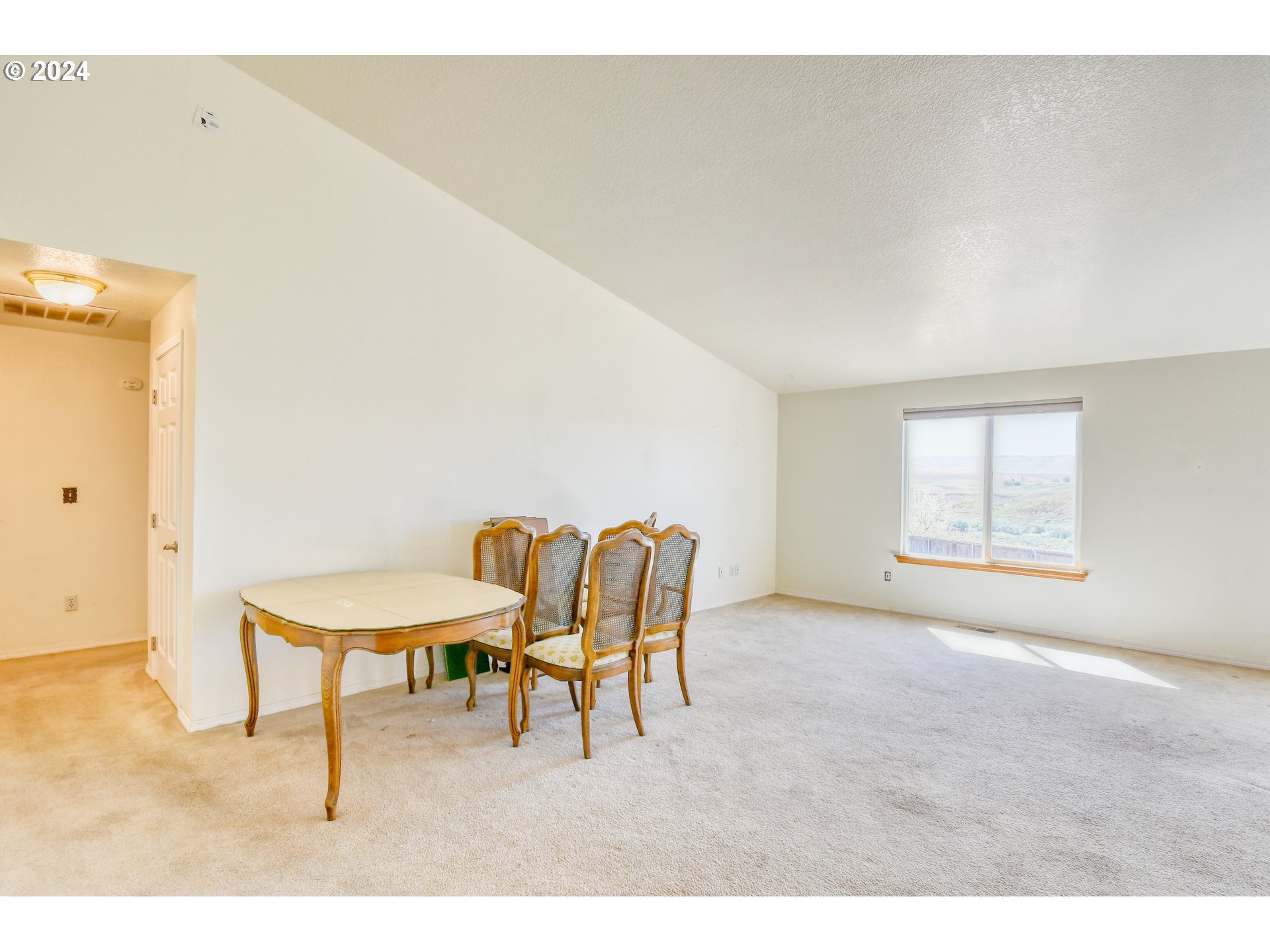 1316 Southwest 10th Court Pendleton, OR 97801 - Photo 4 of 44 a dining room with furniture and a window