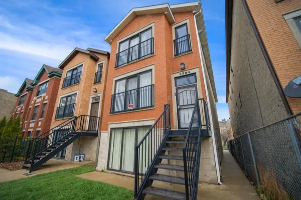 $575,000 | 3704 West Lexington Street, Chicago, IL 60624