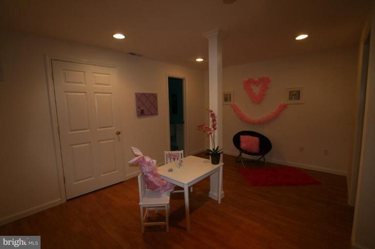 18107 Coachmans Road Germantown, MD 20874 - Photo 16 of 21 a living room with a table and chairs