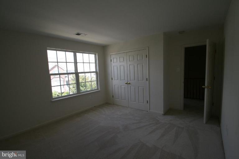 18107 Coachmans Road Germantown, MD 20874 - Photo 7 of 21 an empty room with windows