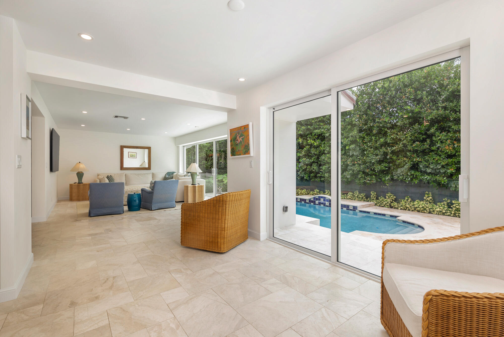 250 Murray Road West Palm Beach, FL 33405 - Photo 16 of 46 Dining Area