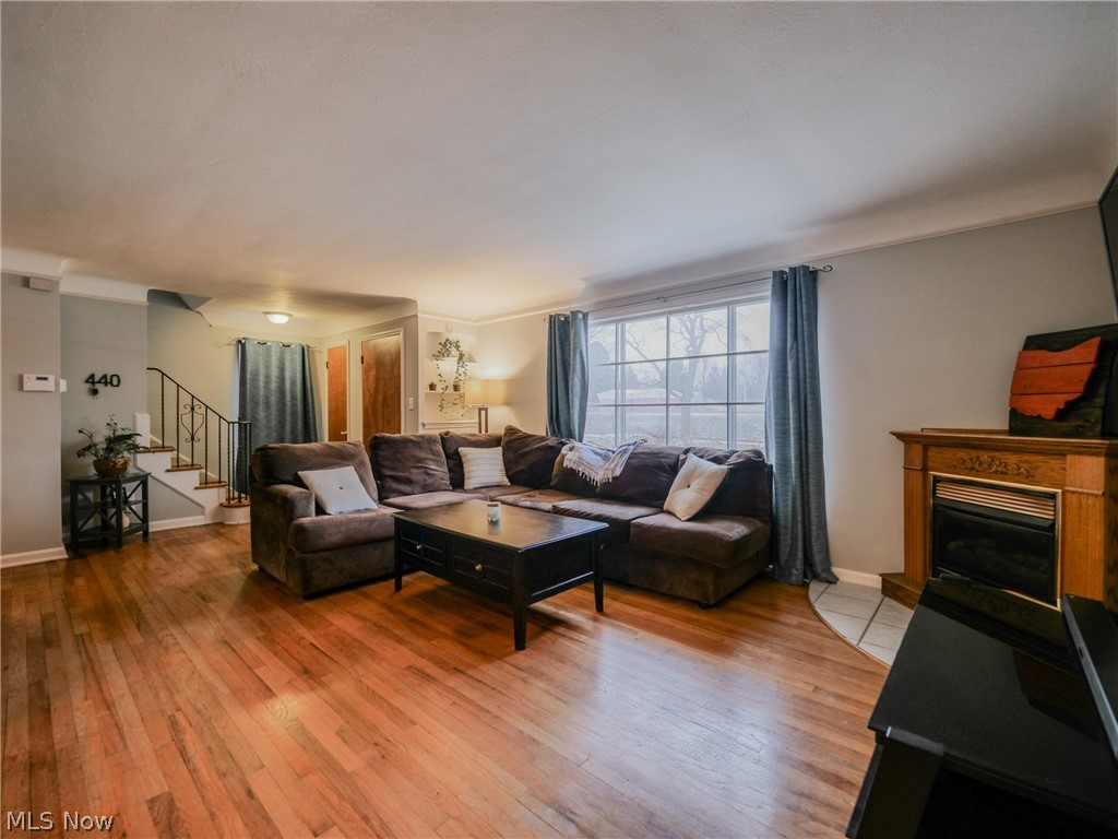 4907 Farnhurst Road Cleveland, OH 44124 - Photo 3 of 33