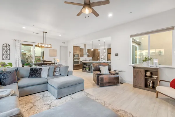 $685,999 | 4245 Fairmont Avenue, Clovis, CA 93619