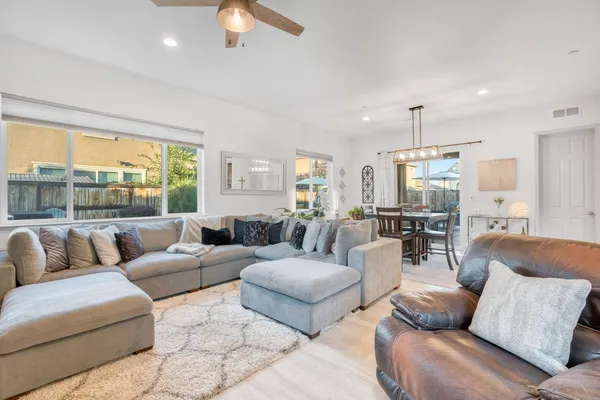 $685,999 | 4245 Fairmont Avenue, Clovis, CA 93619