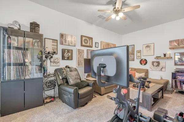 $685,999 | 4245 Fairmont Avenue, Clovis, CA 93619