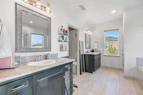 $685,999 | 4245 Fairmont Avenue, Clovis, CA 93619