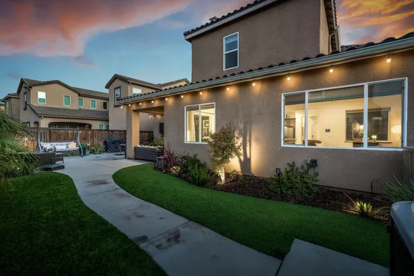 $685,999 | 4245 Fairmont Avenue, Clovis, CA 93619