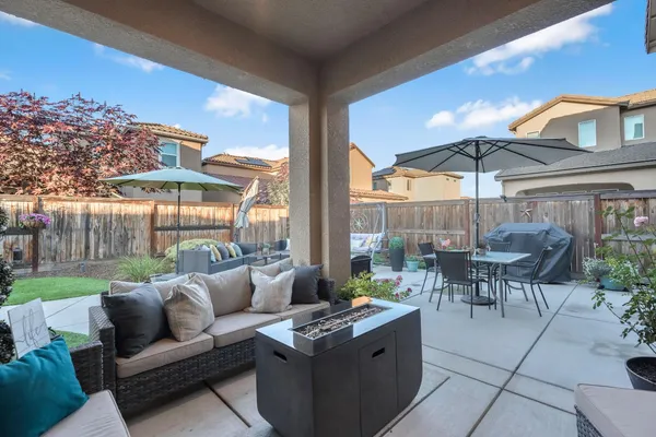 $685,999 | 4245 Fairmont Avenue, Clovis, CA 93619