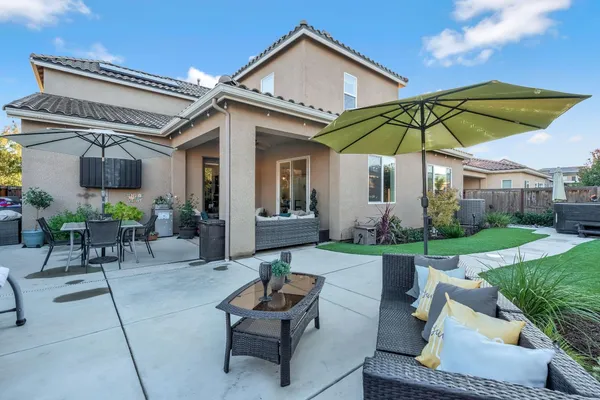 $685,999 | 4245 Fairmont Avenue, Clovis, CA 93619