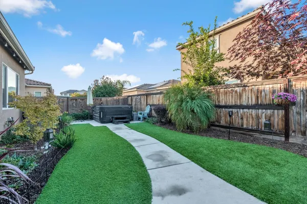 $685,999 | 4245 Fairmont Avenue, Clovis, CA 93619