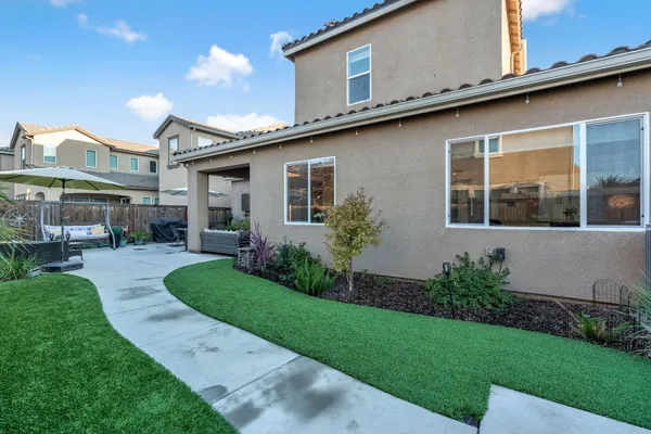 $685,999 | 4245 Fairmont Avenue, Clovis, CA 93619