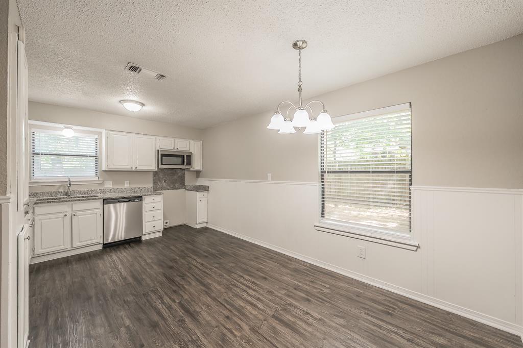 912 Red Oak Street Azle, TX 76020 - Photo 8 of 40