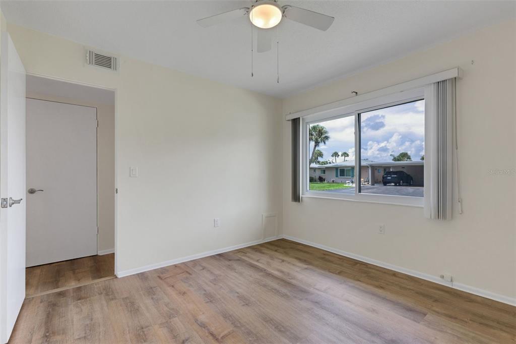 66 Strathmore Boulevard Sarasota, FL 34233 - Photo 30 of 39 a view of empty room with window