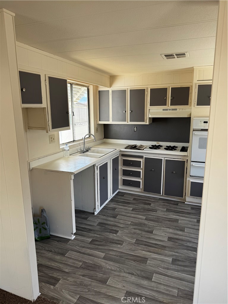 20683 Waalew Road Apple Valley, CA 92307 - Photo 4 of 12