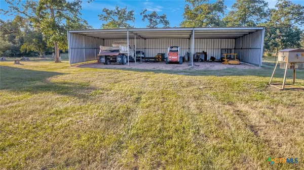 $2,100,000 | 2698 County Road 284, Edna, TX 77957