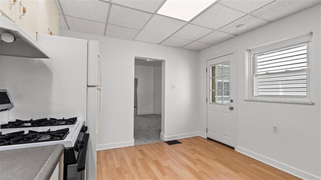 210 19th Street Pittsburgh, PA 15215 - Photo 16 of 33 a bedroom with a stove and a refrigerator