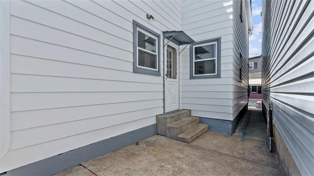 210 19th Street Pittsburgh, PA 15215 - Photo 26 of 33 a view of front door and porch