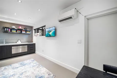 $1,895,000 | 1024 Lenox Avenue, Unit 8, Miami Beach, FL 33139