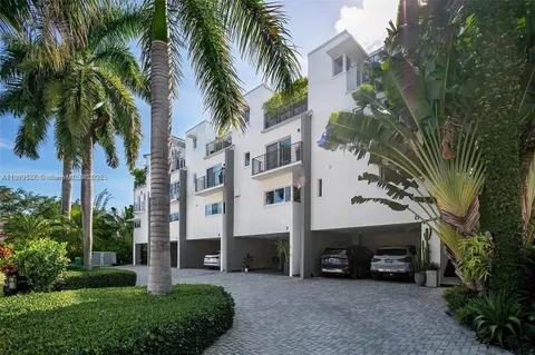 $1,895,000 | 1024 Lenox Avenue, Unit 8, Miami Beach, FL 33139