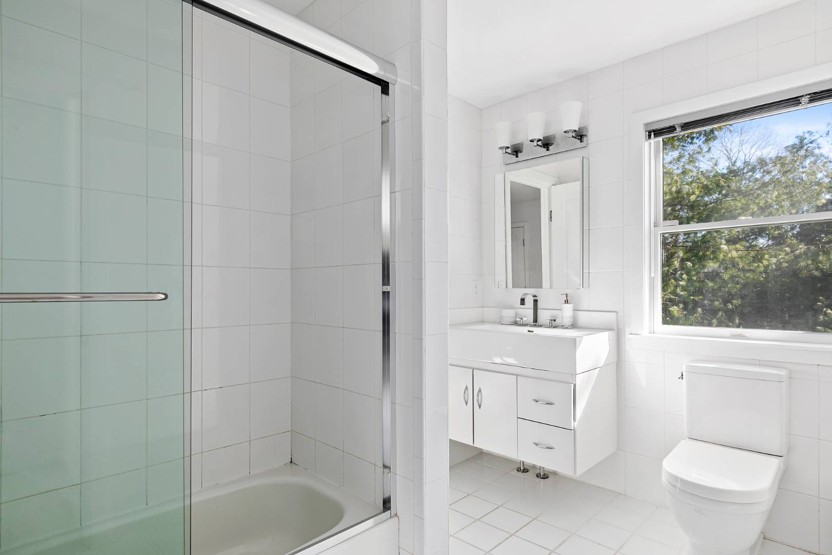 47 Tansey Lane Bridgehampton, NY 11932 - Photo 18 of 28 a bathroom with a bathtub shower sink vanity and toilet
