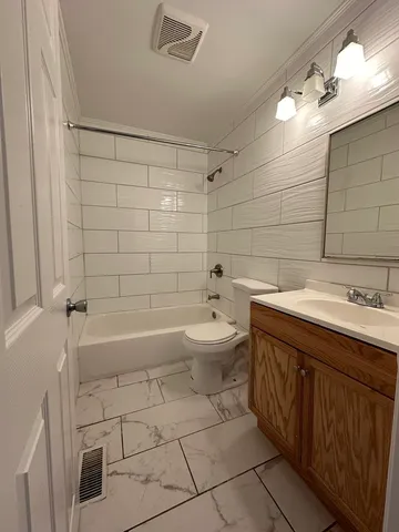 $2,400 | 2152 Mallard Lane, Hanover Park, IL 60133