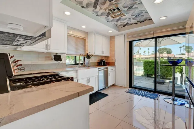 a tennis court that has tennis net