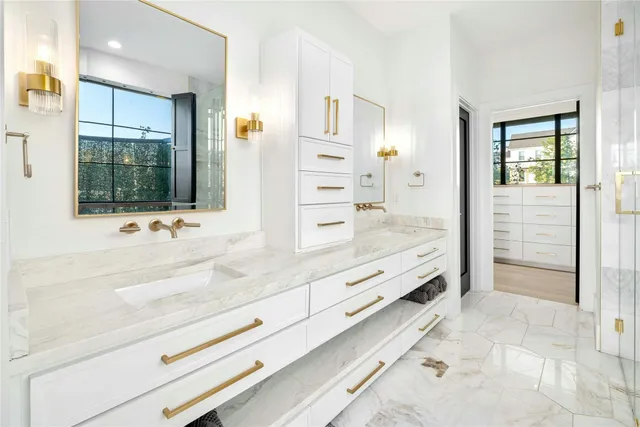 a en suite bathroom with a double vanity sink and a bathtub