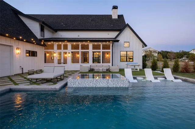 a view of livingroom with furniture and windows